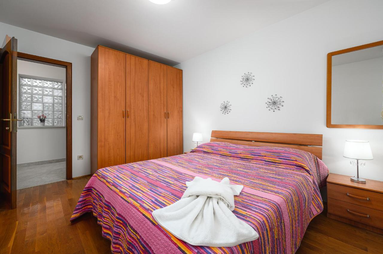 Stancija Amorozo 6 Porec Esterno foto