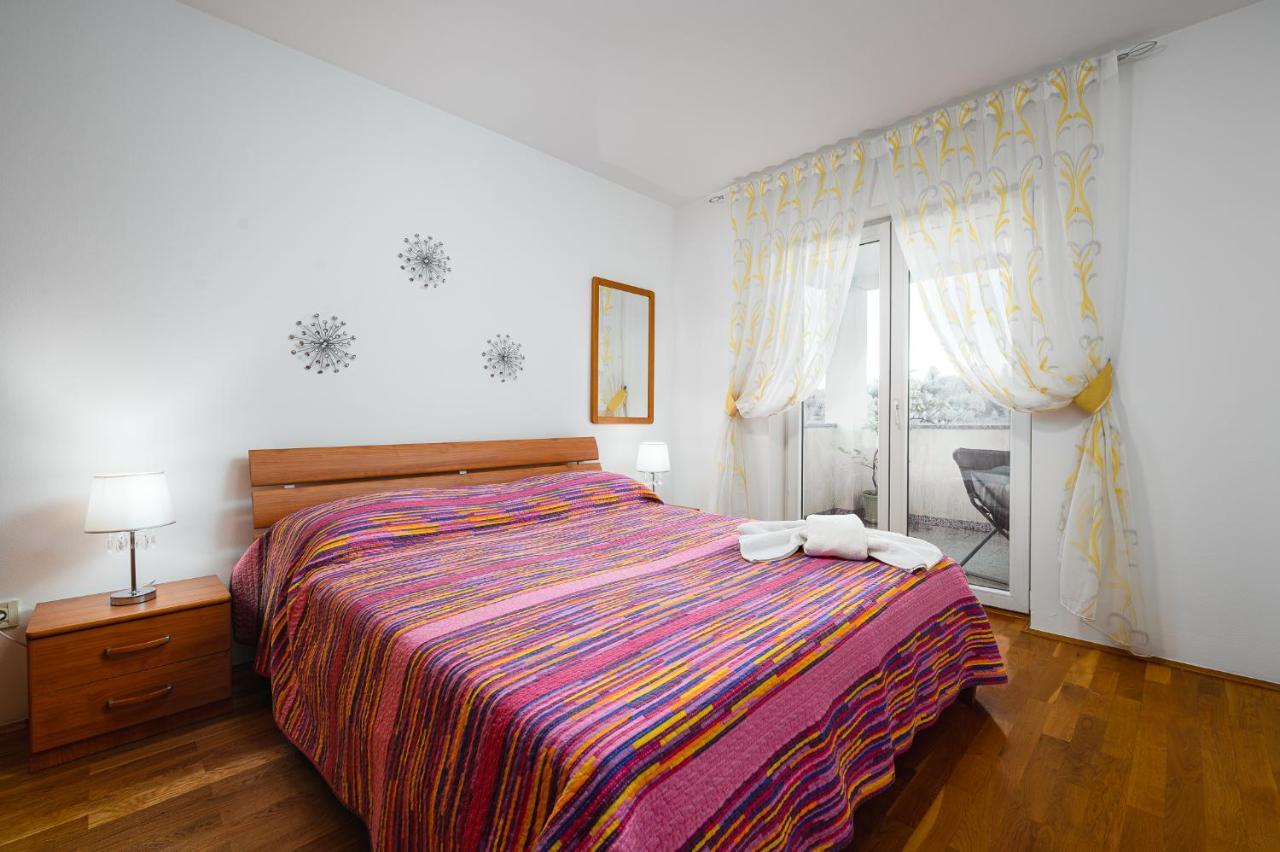 Stancija Amorozo 6 Porec Esterno foto