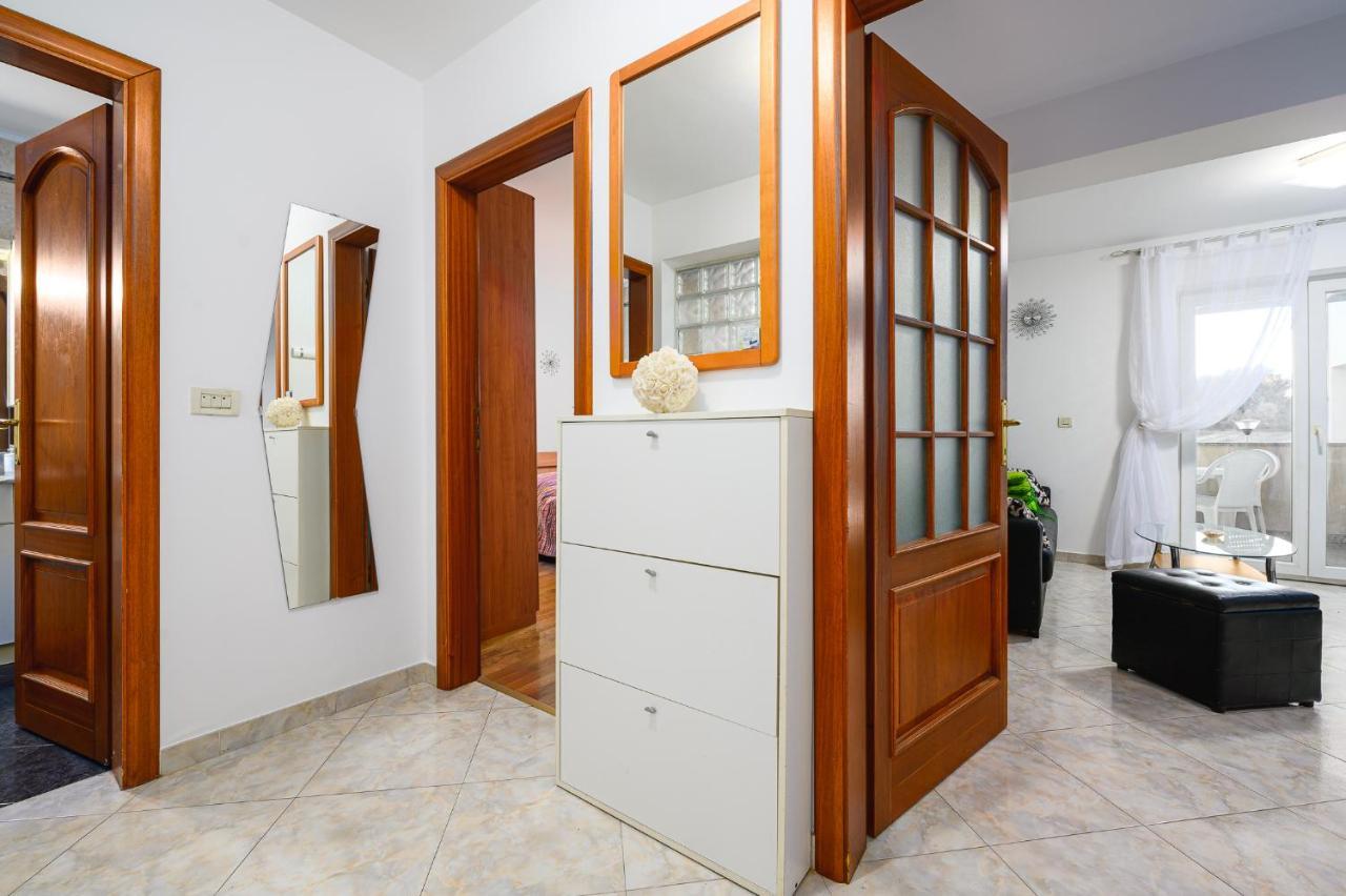 Stancija Amorozo 6 Porec Esterno foto